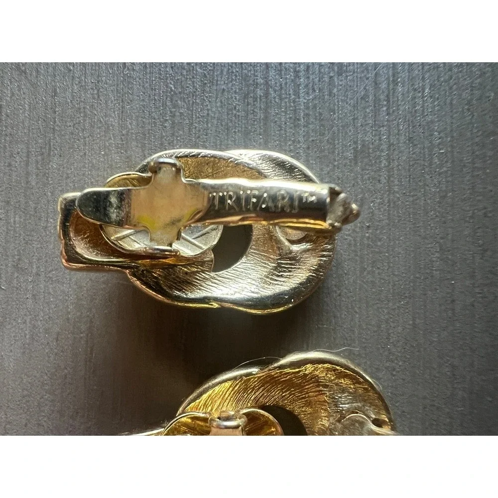 Trifari vintage clip